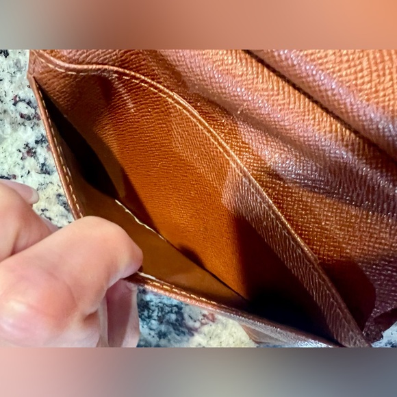 Louis Vuitton Monogram Kisslock Wallet - Picture 9 of 12